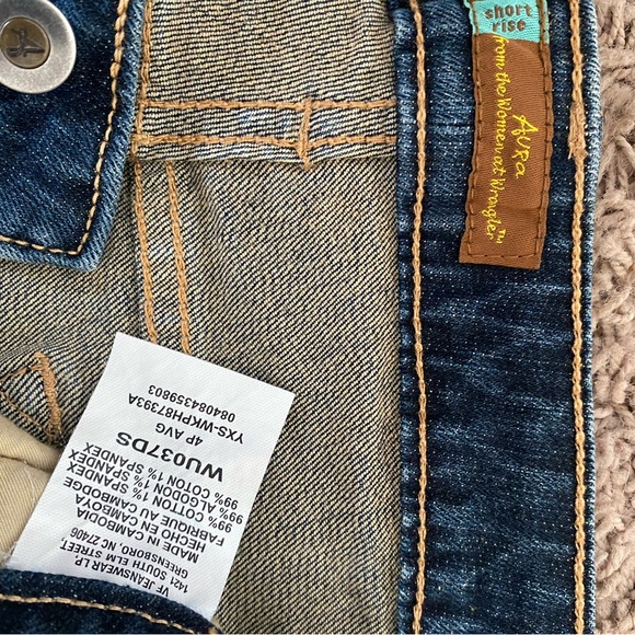 Wrangler Aura Jeans Women's Size 4 P Avg WU037DS Boot Cut Stretch Low Rise - Picture 3 of 3